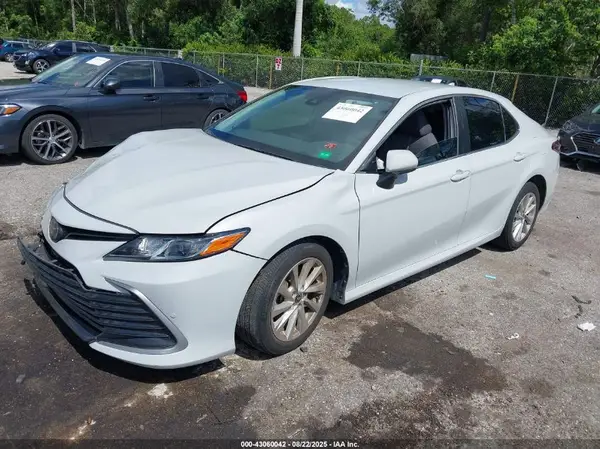 4T1C11AK9NU018895 2022 TOYOTA CAMRY - Image 2