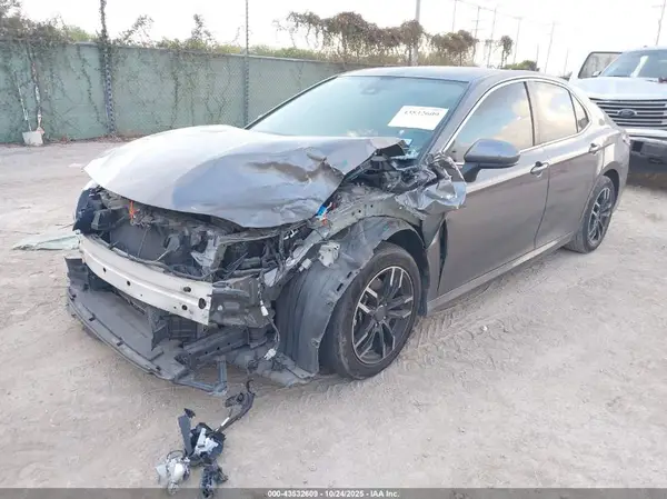 4T1C11AK9NU019495 2022 TOYOTA CAMRY - Image 2