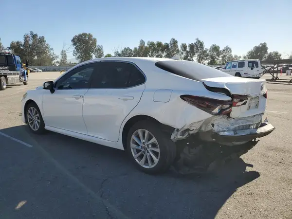 4T1C11AK9NU019917 2022 TOYOTA CAMRY - Image 2