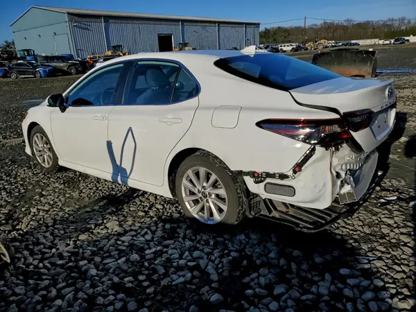 4T1C11AK9NU045966 2022 TOYOTA CAMRY - Image 2