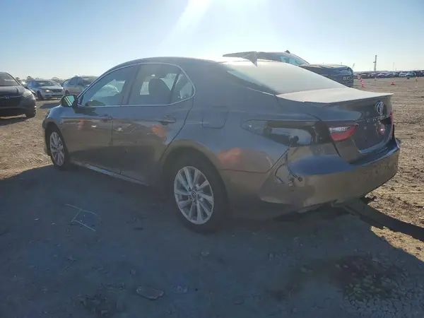 4T1C11AK9NU054229 2022 TOYOTA CAMRY - Image 2