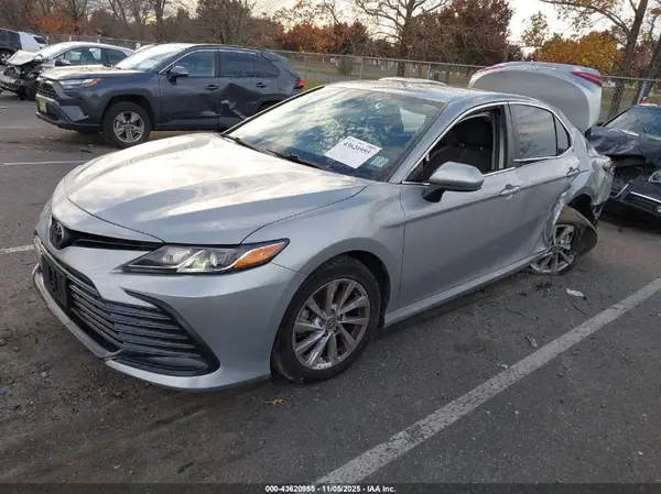 4T1C11AK9NU064923 2022 TOYOTA CAMRY - Image 2