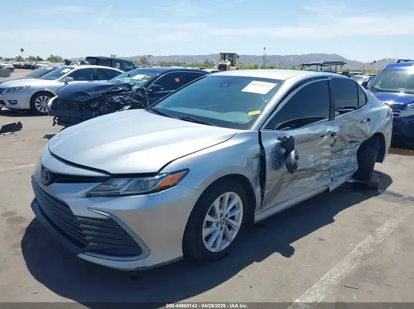 4T1C11AK9NU068731 2022 TOYOTA CAMRY - Image 2