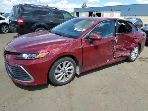 4T1C11AK9NU069930 2022 TOYOTA CAMRY - Image 1
