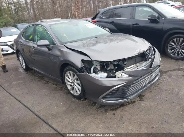 4T1C11AK9NU617618 2022 TOYOTA CAMRY - Image 1