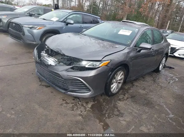 4T1C11AK9NU617618 2022 TOYOTA CAMRY - Image 2
