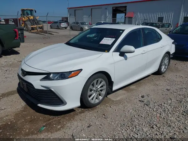 4T1C11AK9NU621524 2022 TOYOTA CAMRY - Image 2