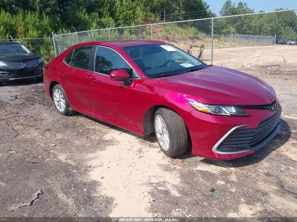 4T1C11AK9NU621927 2022 TOYOTA CAMRY - Image 1