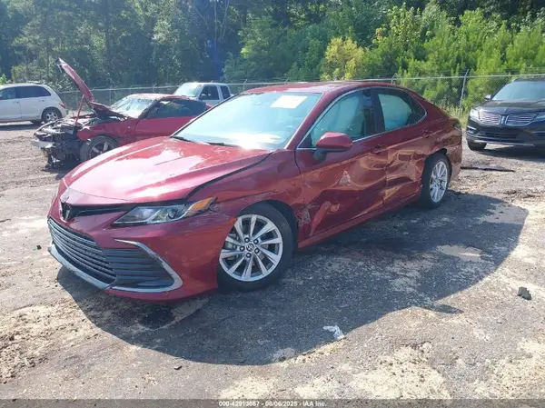 4T1C11AK9NU621927 2022 TOYOTA CAMRY - Image 2