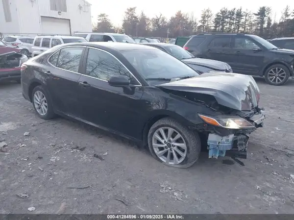 4T1C11AK9NU630319 2022 TOYOTA CAMRY - Image 1