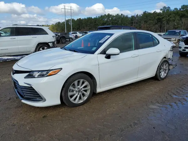 4T1C11AK9NU633818 2022 TOYOTA CAMRY - Image 1