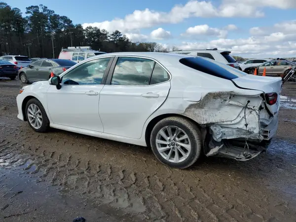 4T1C11AK9NU633818 2022 TOYOTA CAMRY - Image 2