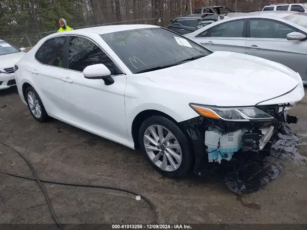 4T1C11AK9NU637481 2022 TOYOTA CAMRY - Image 1