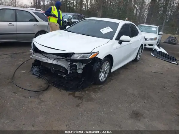 4T1C11AK9NU637481 2022 TOYOTA CAMRY - Image 2