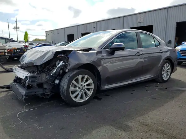 4T1C11AK9NU641062 2022 TOYOTA CAMRY - Image 1