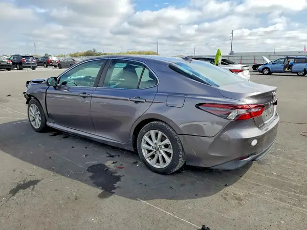4T1C11AK9NU641062 2022 TOYOTA CAMRY - Image 2