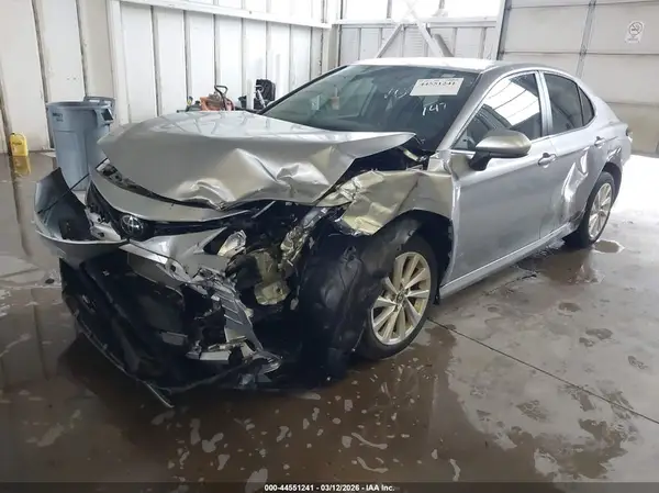 4T1C11AK9NU642728 2022 TOYOTA CAMRY - Image 2