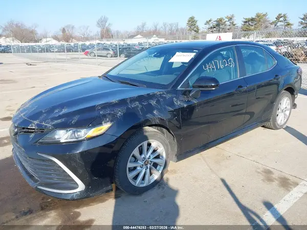 4T1C11AK9NU643359 2022 TOYOTA CAMRY - Image 2