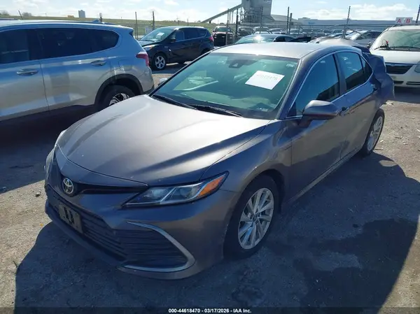 4T1C11AK9NU644656 2022 TOYOTA CAMRY - Image 2
