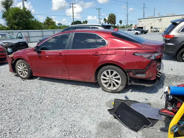4T1C11AK9NU645709 2022 TOYOTA CAMRY - Image 2