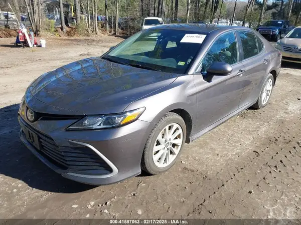 4T1C11AK9NU647346 2022 TOYOTA CAMRY - Image 2