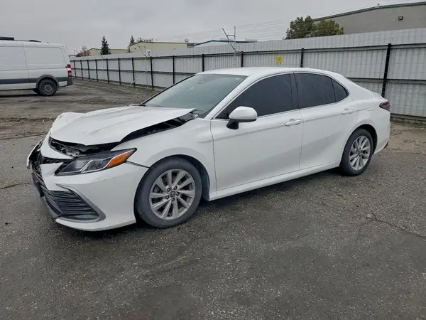 4T1C11AK9NU647377 2022 TOYOTA CAMRY - Image 1