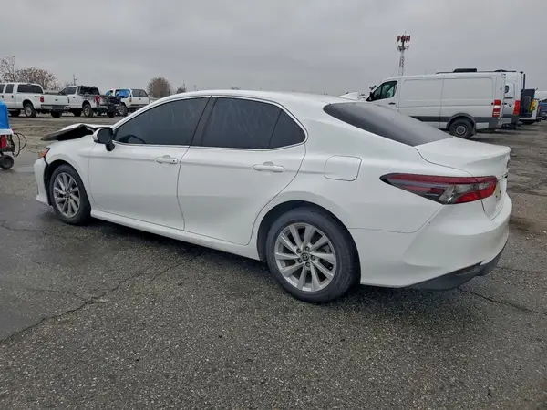 4T1C11AK9NU647377 2022 TOYOTA CAMRY - Image 2