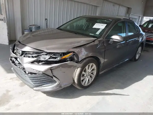 4T1C11AK9NU652255 2022 TOYOTA CAMRY - Image 2
