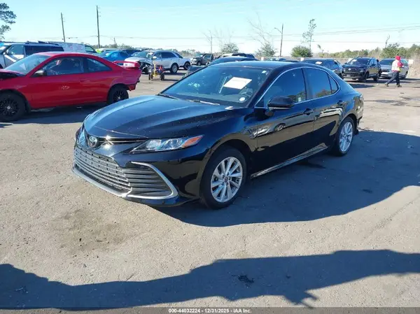 4T1C11AK9NU663496 2022 TOYOTA CAMRY - Image 2