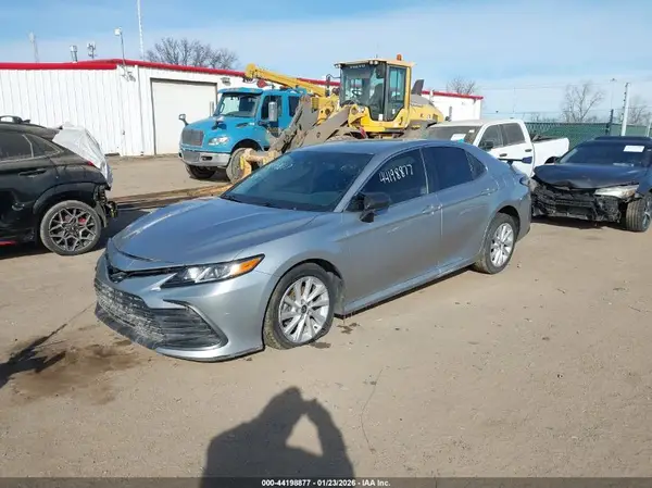 4T1C11AK9NU666768 2022 TOYOTA CAMRY - Image 2