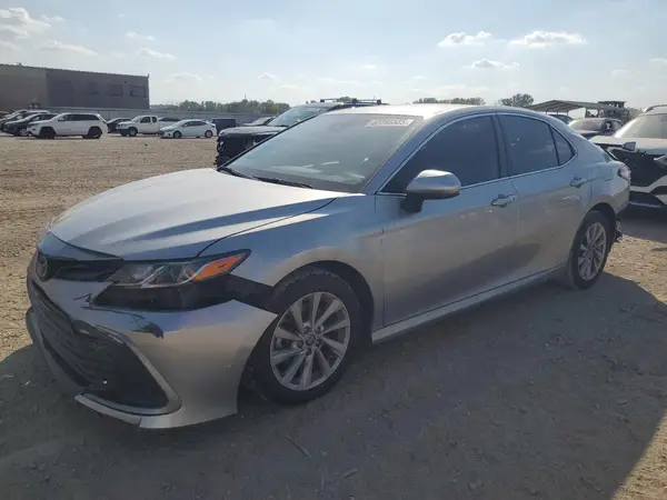 4T1C11AK9NU668813 2022 TOYOTA CAMRY - Image 1