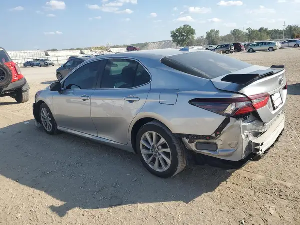 4T1C11AK9NU668813 2022 TOYOTA CAMRY - Image 2