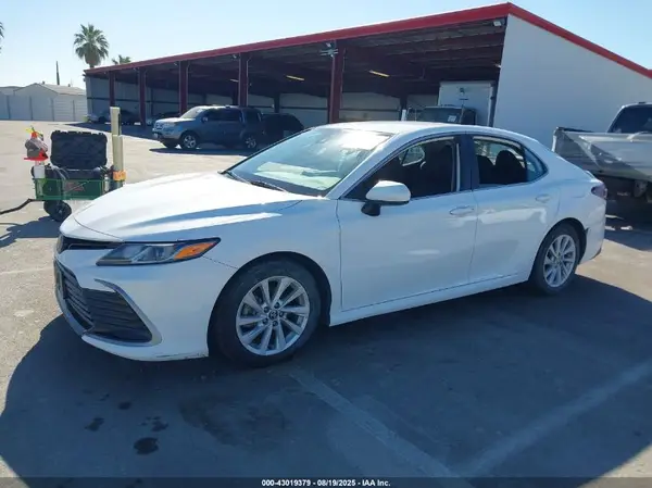 4T1C11AK9NU671713 2022 TOYOTA CAMRY - Image 2