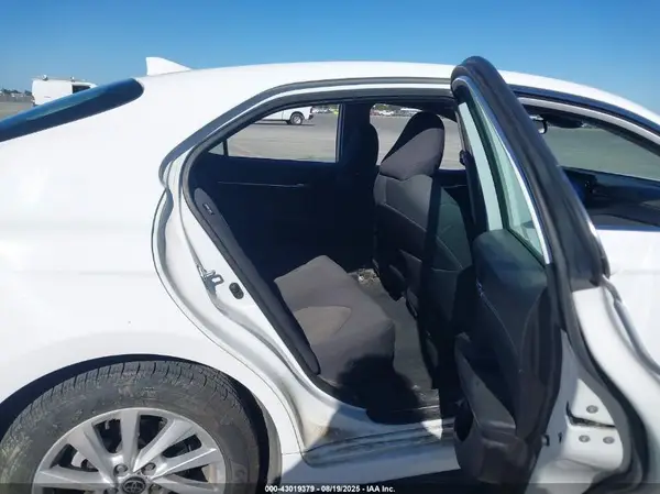 4T1C11AK9NU671713 2022 TOYOTA CAMRY - Image 8