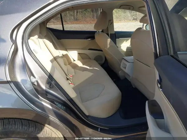4T1C11AK9NU671758 2022 TOYOTA CAMRY - Image 8