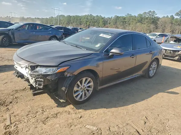 4T1C11AK9NU672540 2022 TOYOTA CAMRY - Image 1