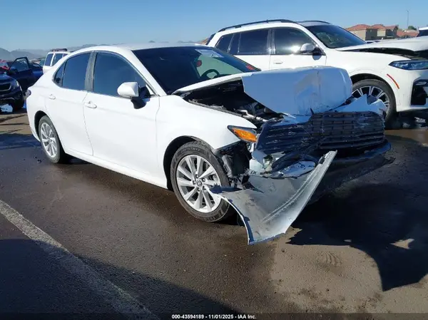 4T1C11AK9NU678743 2022 TOYOTA CAMRY - Image 1