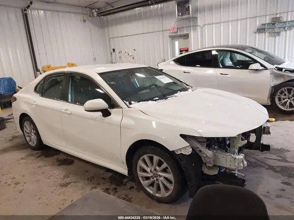 4T1C11AK9NU679388 2022 TOYOTA CAMRY - Image 1