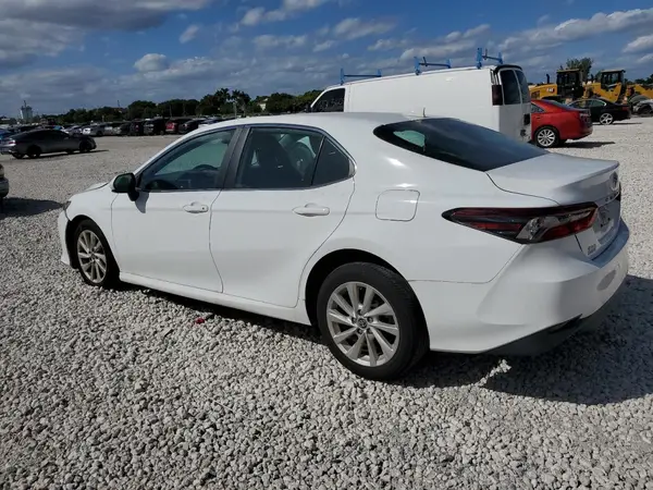 4T1C11AK9NU680525 2022 TOYOTA CAMRY - Image 2