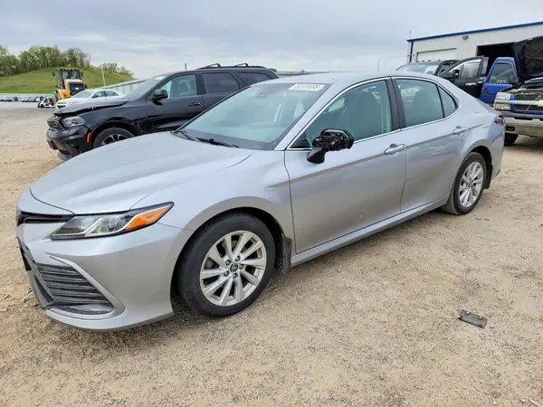 4T1C11AK9NU686597 2022 TOYOTA CAMRY - Image 1