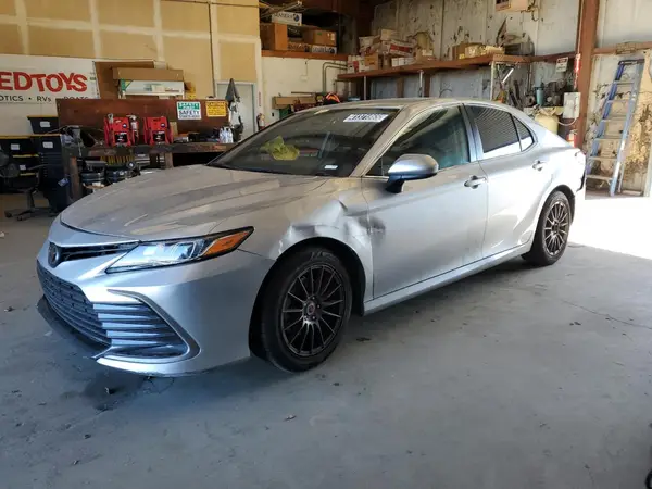 4T1C11AK9NU689547 2022 TOYOTA CAMRY - Image 1