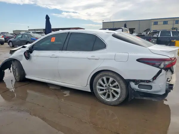 4T1C11AK9NU692156 2022 TOYOTA CAMRY - Image 2