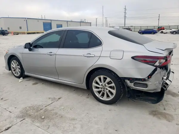 4T1C11AK9NU693081 2022 TOYOTA CAMRY - Image 2
