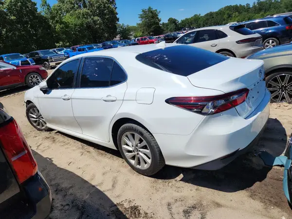 4T1C11AK9NU696899 2022 TOYOTA CAMRY - Image 2