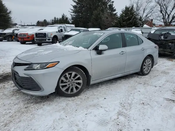 4T1C11AK9NU704502 2022 TOYOTA CAMRY - Image 1