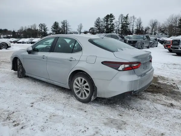 4T1C11AK9NU704502 2022 TOYOTA CAMRY - Image 2