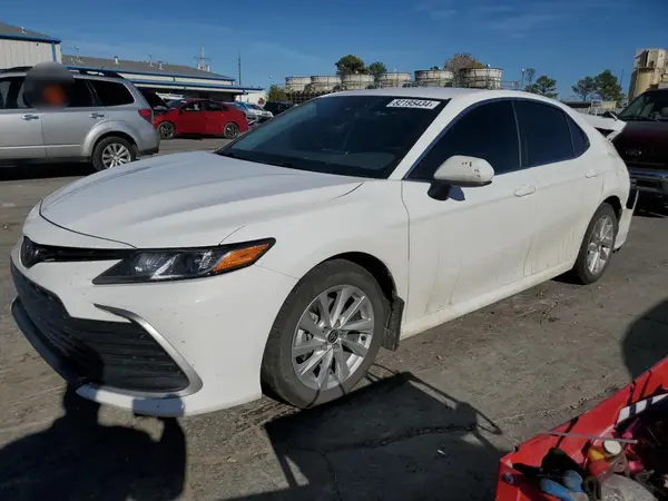 4T1C11AK9NU706735 2022 TOYOTA CAMRY - Image 1