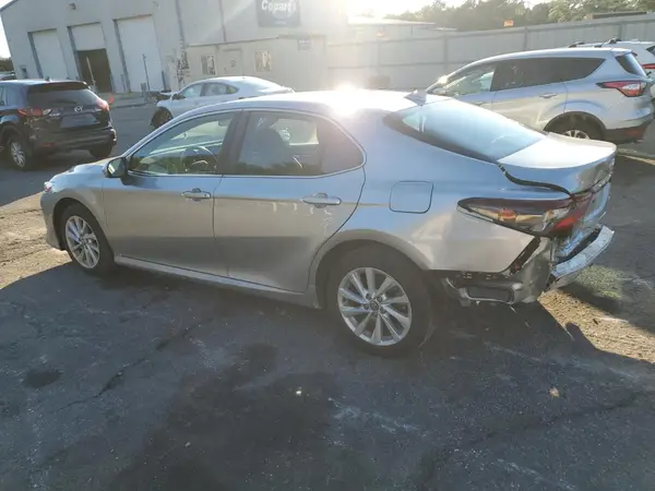 4T1C11AK9NU710610 2022 TOYOTA CAMRY - Image 2