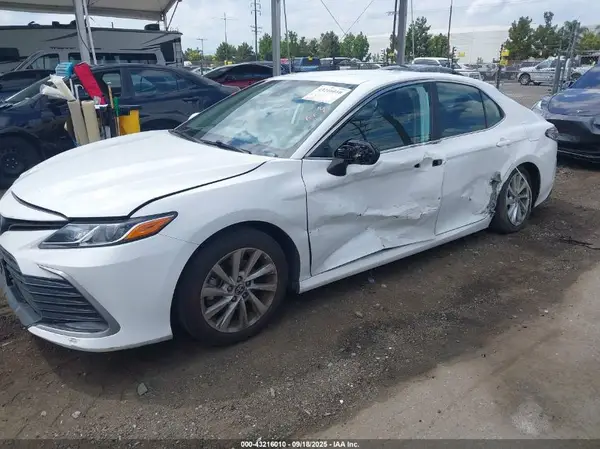 4T1C11AK9RU850498 2024 TOYOTA CAMRY - Image 2
