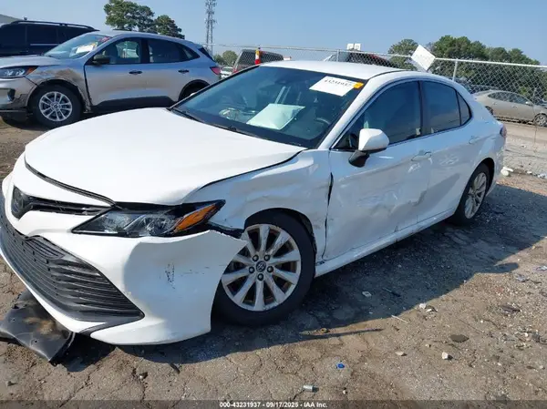 4T1C11AKXLU922557 2020 TOYOTA CAMRY - Image 2
